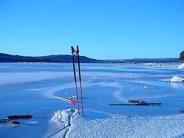Skridskor i grannlandet 30/12-03@Vänerskridsko Solstaskäret Långfärdsskridsko, Karlstad Skridskor i grannlandet 30/12-03 Röjden mot väster Olov
