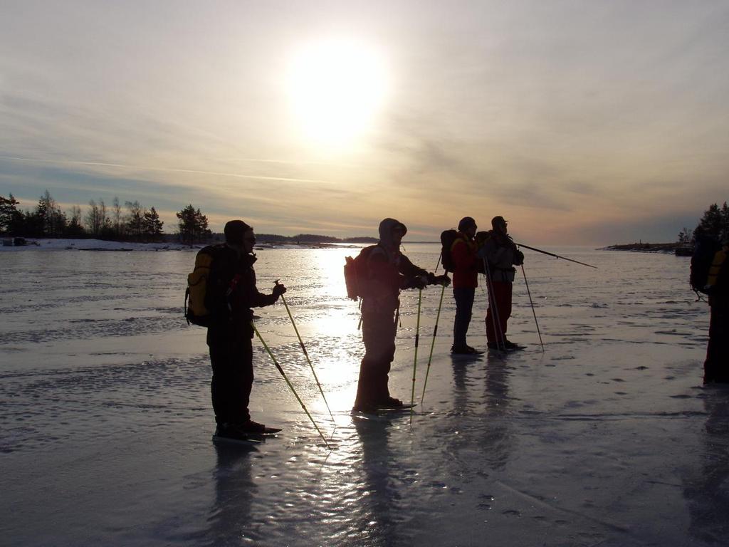 http://www.frilufts.se/vanerskridsko/slk/turrpt/03-04/20040118150516/pa_stopisen_roholmen.jpg http://www.