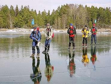Duse udde 13/3-04 @Vänerskridsko Duse udde 13/3-04 Solstaskäret Långfärdsskridsko, Karlstad På sagolik glanskis Valter Lindén Original