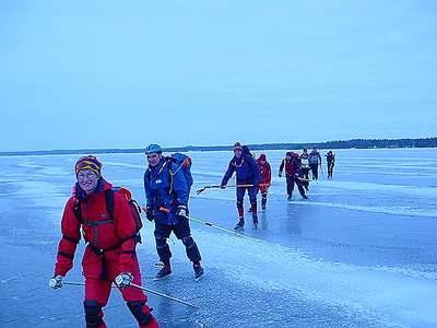 Turrapport 040228: Kattfjorden i Pär Dahlströms spår 2@Vänerskridsko Solstaskäret Karlstad Långfärdsskridsko Turrapport: Kattfjorden i Pär Dahlströms spår 2 28/2-04 Parkering på den flotta p-platsen