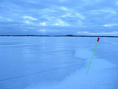Turrapport 040227: Kattfjorden i Pär Dahlströms spår@vänerskridsko Solstaskäret Karlstad Långfärdsskridsko Turrapport: Kattfjorden i Pär Dahlströms spår 27/2-04 Egentligen är detta samma tur som Pär