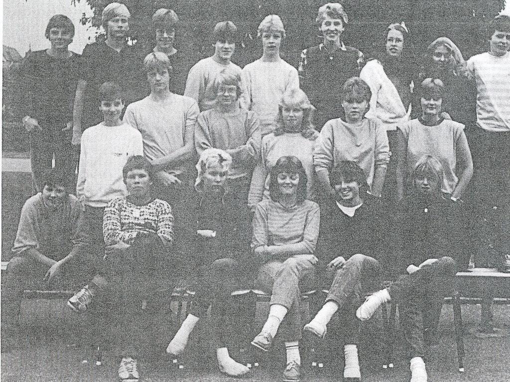 198-198 klass 9 B Lysingskolan 1 4 5 8 9 15 1 18 1 19 0 1 1. Mikael Karlsson Öninge. Stig Dahl Södra Vägen 49. Bengt Orrenius Sjöstorp 1. Mari Bäckström Häggestad Heda. Anders Kåhre Tingshusgatan.