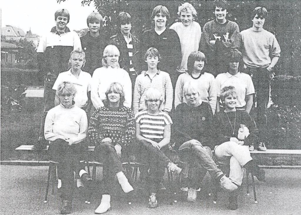 198-198 klass 9 E Lysingskolan 1 4 5 1 15 1 1. Tom Storm Vattugatan 1. Anders Vågh Vinkelgatan 15. Anders Enell Stråtomtagatan. Helene Jonsson Storeryd. Peter Andersson Kungsvägen 5.