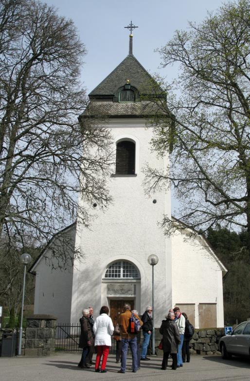 Vidare om de höga militärer som har bott grannar med kyrkan och därför fick vi också damma av kunskaperna om kungar och krig. Vi lyssnade på en god berättare som kunde göra allt detta Intressant.