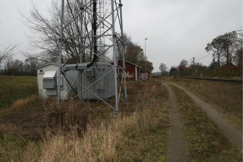 Rev/ 3.4 Högspänningskablar tillhörande Brittedals Elnät Ek Förening Längs banan om inget annat anges, finns följande ledningar: Km 4+870: Högspänningskabel korsar spåret vid angiven km. 3.5 Lågspänningskablar tillhörande Brittedals Elnät Ek Förening Längs banan om inget annat anges, finns följande ledningar: Km 5+555: Lågspänningskabel korsar vid angiven km.