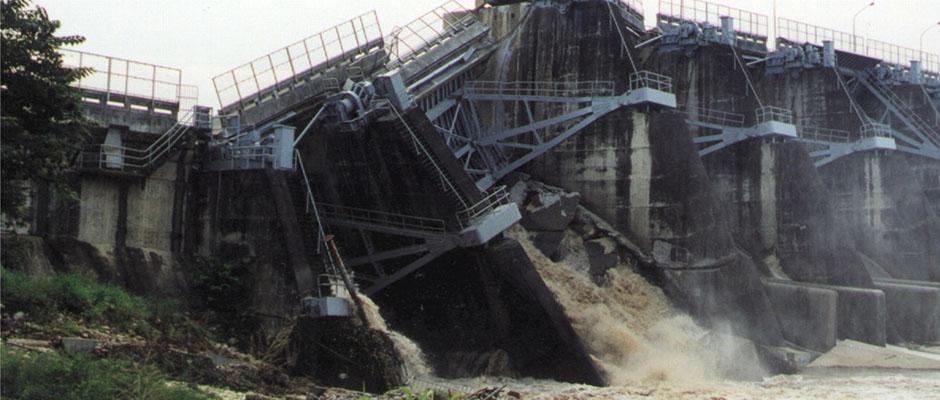 4.3. DESCRIPTION OF FAILURES Shih-Kang Dam, Taiwan Flaws in the Design of the Dam The Shih-Kang dam was designed according to the traditional design concept of a pseudo static earthquake acceleration