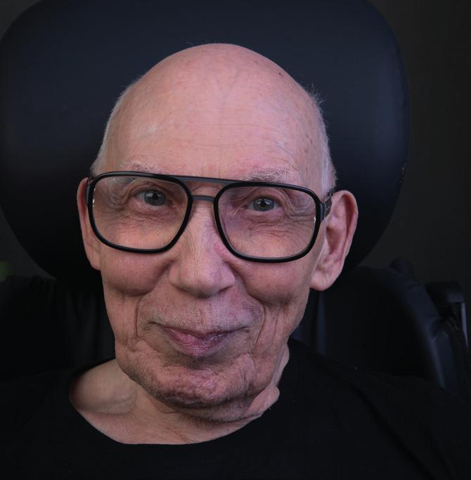Han är också intresserad av hur personer med funktionshinder behandlades förr i tiden och på vilket sätt den historien berättas. Niklas har skrivit flera artiklar om funktionshinderpolitik.