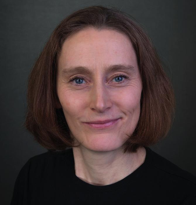 släkting! IMPRO med DuvTeatern (2015 2016). Yvonne har också medverkat i diktantologin Den brinnande vargen. Dikter från DuvTeatern (Schildts & Söderströms, 2015).