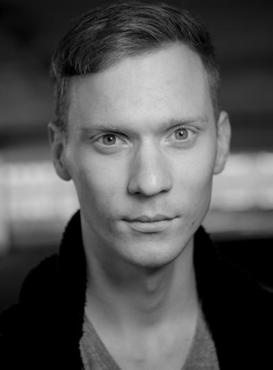 På Operaverkstan/Malmö Opera har Ola dessutom medverkat i Törnrosens teater, Nonsens, Tusen och en natt och Drottningens juvelsmycke.
