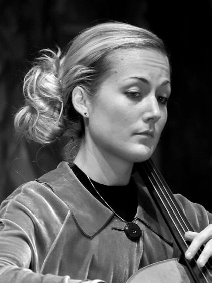 En stor nyfikenhet för andra spelsätt och uttrycksmöjligheter har lett till att Hedda även spelar i olika band såsom Tangarte (argentinsk tango) och Heiskanen Kapell (finsk tango), samt spelar