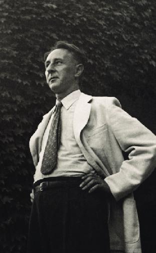 Som barn var Bohuslav sjuklig och blev därför ofta buren de 193 trappstegen hem.