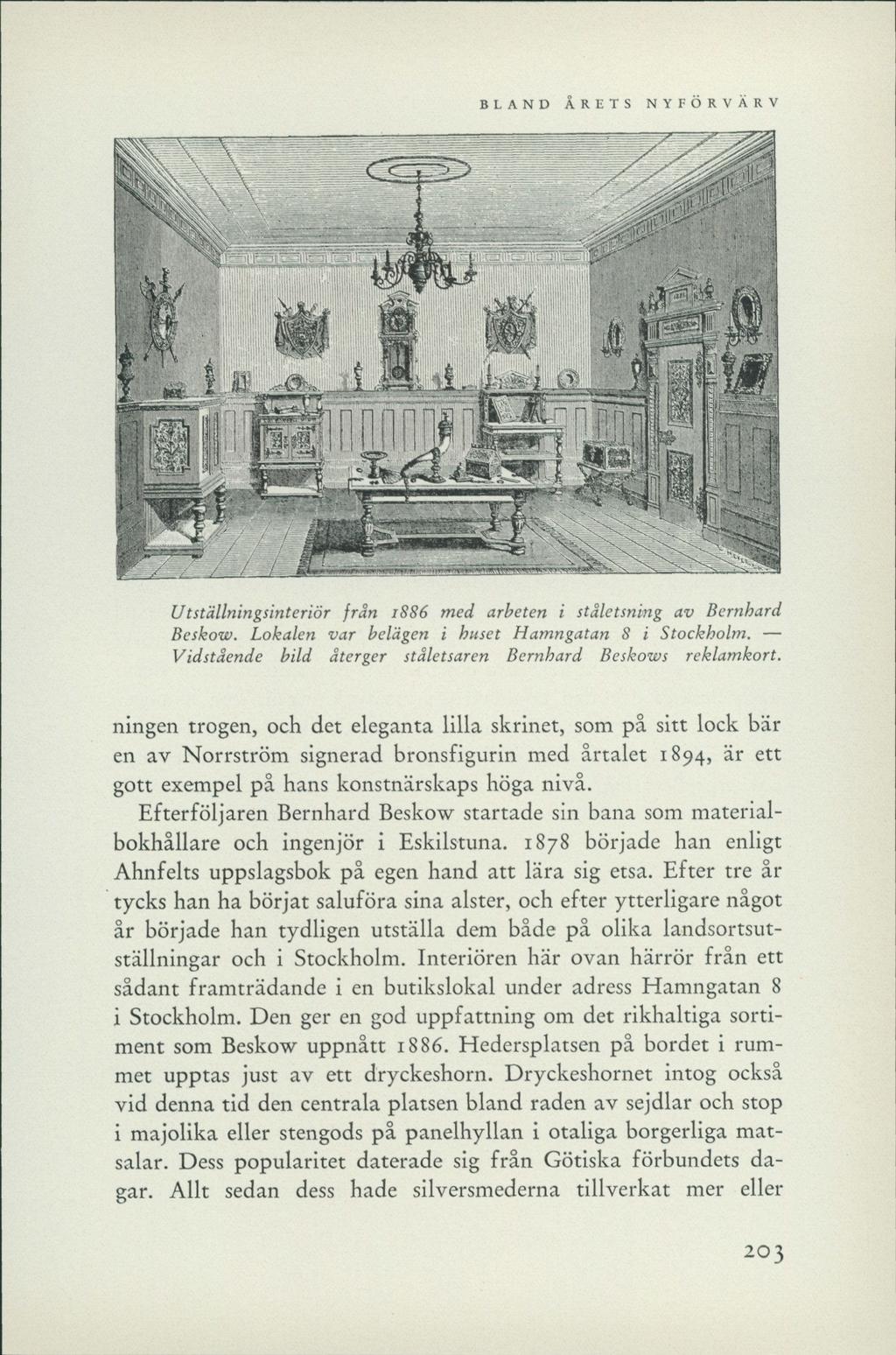 BLAND ÅRETS NYFÖRVÄRV ISET W" : ö! a 1?. Utställningsinteriör från 1886 med arbeten i ståletsning av Bernhard Beskow. Lokalen var belägen i huset Hamngatan 8 i Stockholm.