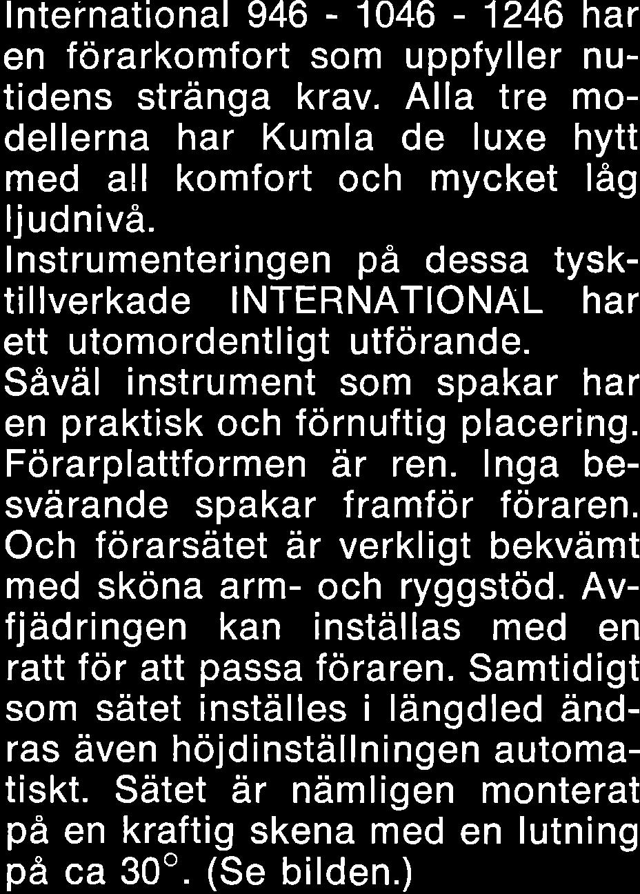 Inga besvdrande spakar framfor foraren. Och forarsdtet iir verkligt bekvdmt med skona arm- och ryggstod. Avfjiidringen kan instdllas med en ratt for att passa foraren.