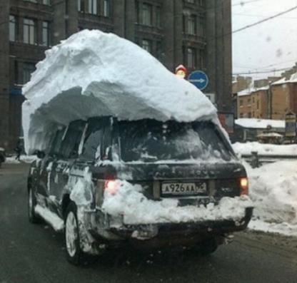 Saxat från 24nyheter.se Trafikpolisen: "Olagligt att köra bil med snö på biltaket" Som vi vet är vintern här. Något man bör akta sig fö denna årstid är att ha för mycket snö på biltaket.