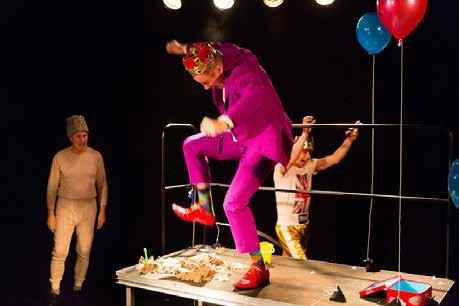 HENRIK DEN FEMTE Mittiprickteatern 4:or, November En föreställning om krig, kärlek och den svåra konsten att spela boule. Det är tungt att var kung, i alla fall om man är Henrik den femte.