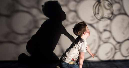 BUSIGA HÄNDER Dockteatern Tittut 5-åringar, Oktober Läggdags! Släcka lampan, trycka på lampknapparna av-på av på Borsta tänderna!
