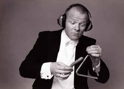 Musik från film och teater blandas med Vivaldi och Mozart, mobilsignaler och välkända signaturmelodier från tv.