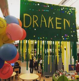 INSIKTERNA Bibliotekspersonal med förmåga och vilja och inte minst tid för att möta besökande barn kan med fördel ersätta ordningsvakter. Bemötandet är lika viktigt som utbudet av aktiviteter.