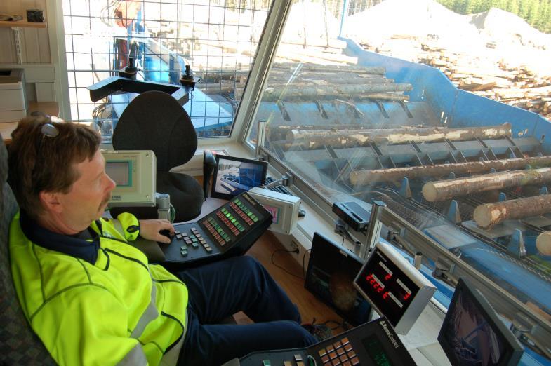 Vid mätning på tvärgående transportör kommer stocken att passera med antingen toppändan eller rotändan vänd mot operatören.