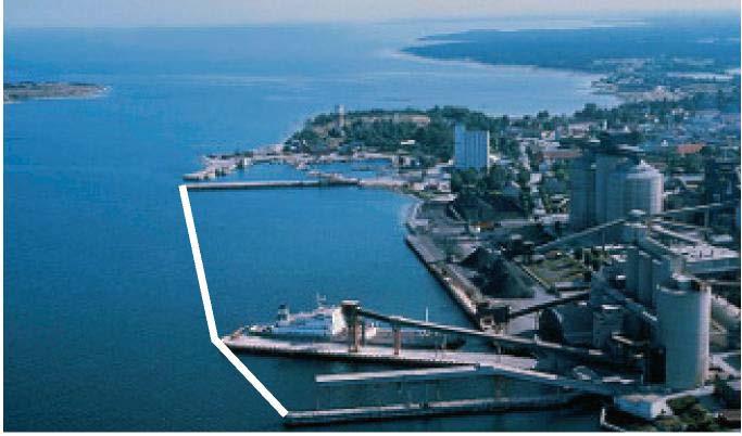 Region Gotland Handlingsprogram för skydd mot olyckor perioden 2017-2019 Slite industrihamn (Oceankajen) 57 42,7 N 18 48,6 O Insegling Skorstenarna, silobyggnaderna och vat tentornet i Slite är de