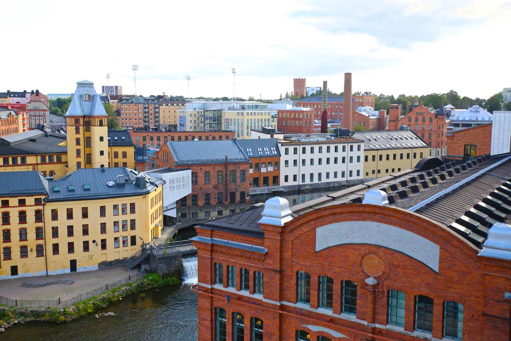 5 (14) Kulturhistoriska byggnader - innanför Promenaderna När en skylt ska placeras på kulturhistoriskt intressanta byggnader ställs särskilda krav på placering och utformning.