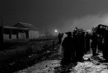 Kravallutrustade KFOR-soldater under oroligheterna Caglavica med cirka 1200 invånare mot cirka 13 000 Kosovoalbanska angripare.