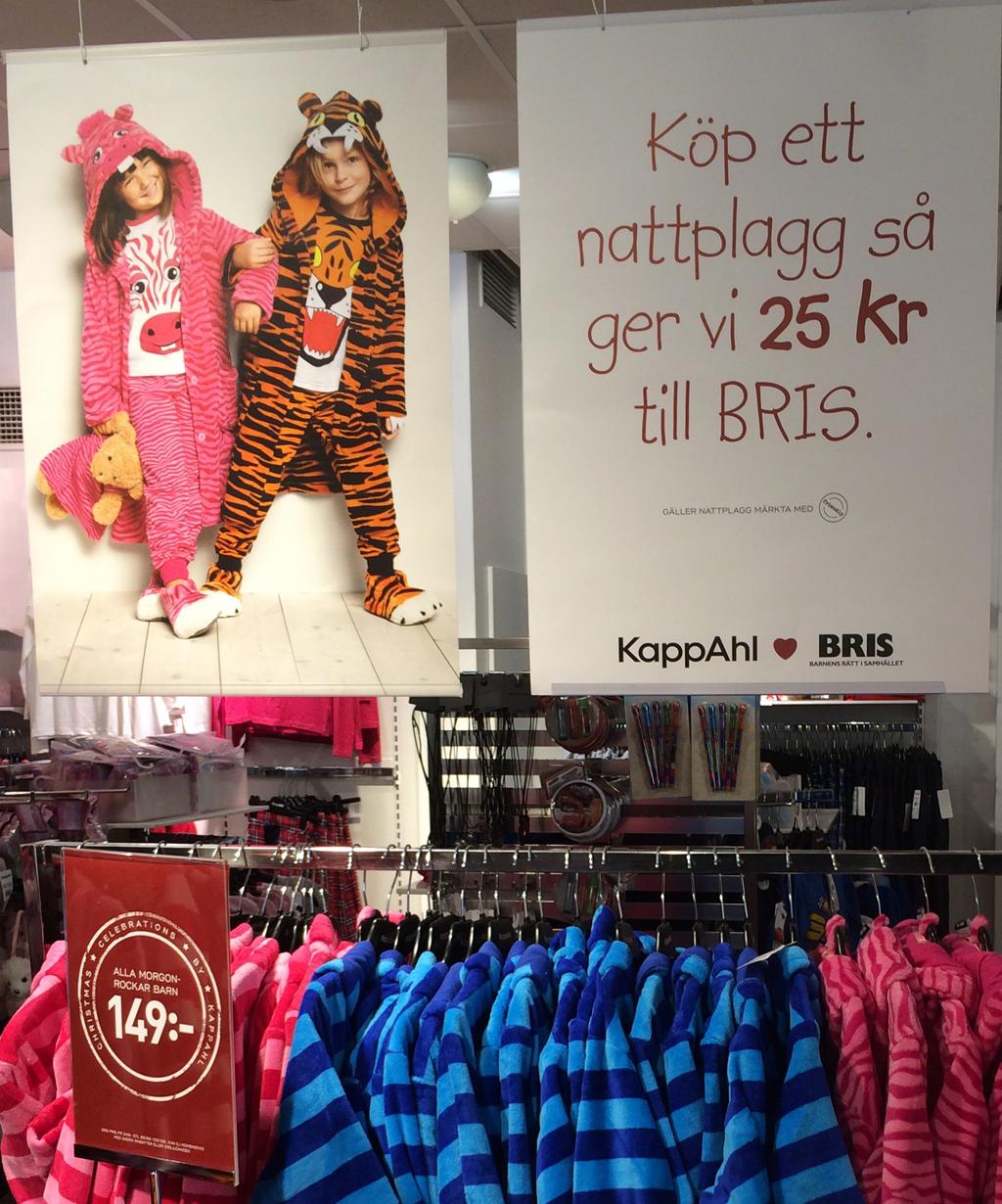 Win-win-win? Bild 5: Kappahl skyltning i butik, Sundsvall, In:gallerian, 2013 I och med att barnen är glada ger skylten en övergripande känsla av lycka, vilket kan väcka en positiv känsla.