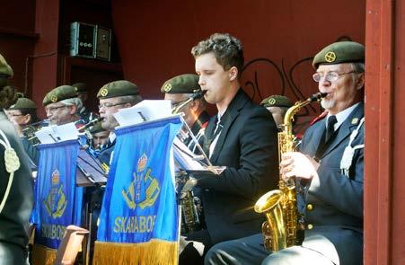 Billingsbygden nätupplaga Nr 3 2017 Hemvärnet i Skaraborgs Musikkår framträdde i Helensparken. Foto: Monika Moberg God fortsättning på sommaren i hembygden Aktuellt i hembygden, se sidan 2.