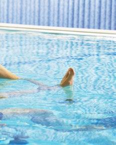 Lära och lära ut Aktiviteter: Simbassängen är en läromiljö där människor lär sig och tränar på att simma. Dessutom behöver de kunna kommunicera kontinuerligt.
