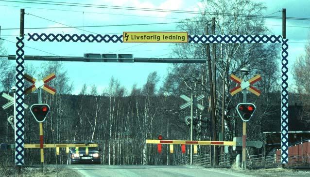 elskyddsportalen är att den ger en inramningseffekt och därigenom medverkar till att plankorsningen syns bättre.
