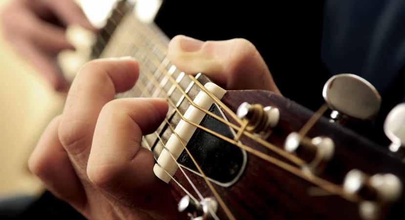 00 19.45 12 7/2 1.775:- Gitarr för ungdomar och vuxna NIVÅ nyb to 17.55 18.40 12 7/2 1.700:- forts to 19.30 20.15 12 7/2 1.700:- Gitarr för dig som är över 55 år NIVÅ nyb to 18.45 19.30 12 7/2 1.