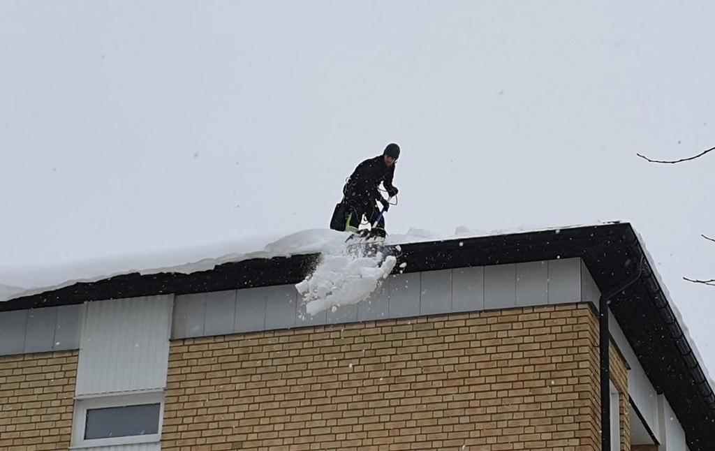 Vad händer i framtiden! Nu skall vi först överleva vintern som blev ganska häftig under en kort tid. Tillräckligt för att våra fastighetsskötare till och med fick lov att skotta snö från taken.