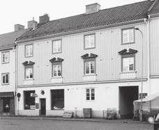Skydd enl KML 2 kap. Fornminnen: sydvästra delen, lämningar efter Nya Lödöse. Beskrivning karaktär Kvarter med landshövdingehus Kvarteren är oregelbundna och omfattar relativt stora gårdar.