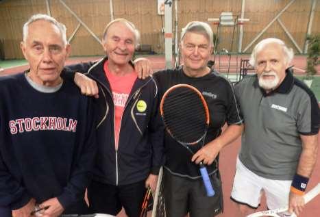 På bana 3 möter Stig Lindqvist/Stefan Elm det finska paret Simo Jaakkola/Leo Lindblad. Resultat:4-6, 2-1. Poäng 1-3. Synpunkter (Stefan Elm): Hårda bandage i dagens match.