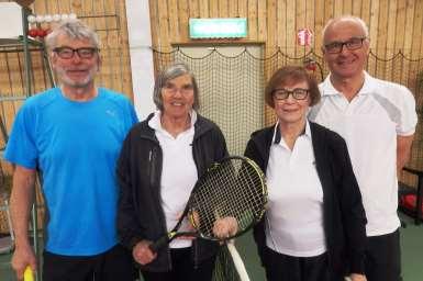 tvåsiffriga tal. Ibland hade vi matchboll, ibland hade dom, jämnare kan det inte bli men efter par hårda mycket utvinklade bollar på backhandsidan kunde de finska gästerna avgöra till sin fördel.