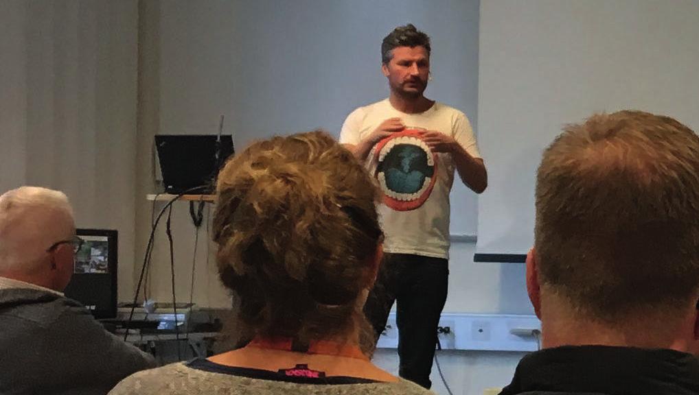 Gott exempel 4 From Ljungaverk with love Tomas Håkki Eriksson När den sista stora fabriken konkurrerats ut, och chanserna för att en likvärdig industri ska etablera sig inte existerar, då krävs nya