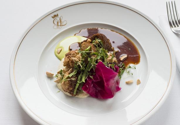 och krasse Grilled beef top side, chicken liver crème, hazelnuts, yellow beetroot and