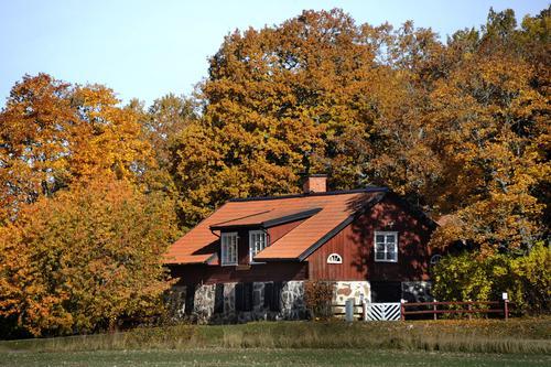 Harvestads gårdssmedja Smedjebacken i Landeryd Byggnader/arkitektur, Platser Den enda ursprungliga byggnaden i Landeryds hembygdspark är Smedjan, men det är inte vilken smedja som helst.