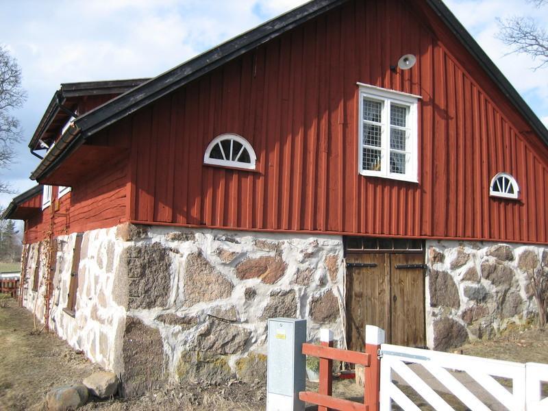 Harvestad 1892, del av större fotografi (Landeryds hembygdsförening) Tidigare har angivits att smidesverksamheten i smedjan upphörde 1905, vilket är fel.