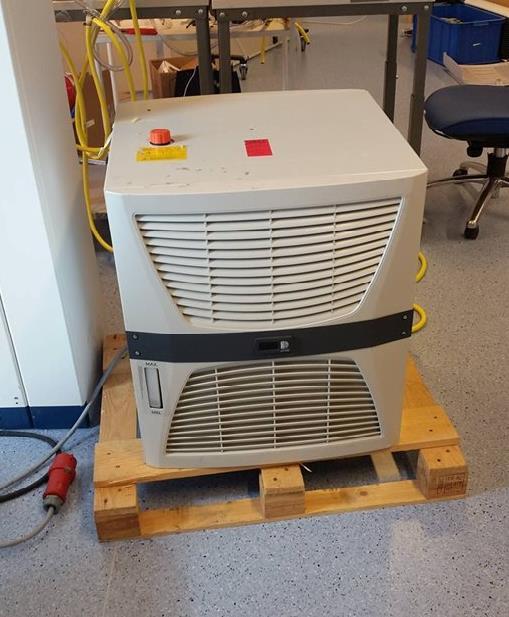 Chiller: The chiller which can be seen in Figure 3-17 is used for maintaining the water for both the condenser and the heat exchanger cold enough.