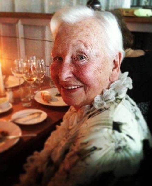 Temagrupp Äldre Ordförande: Tina Forsgren Processledare: Lena Rudholm Den enskilde ska uppleva att vården och omsorgen är samordnad och sammanhållen, vilket innebär att äldreomsorg, hemsjukvård,