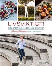 Med på färden finns rädslan, modet, ilskan, sorgen, glädjen och lyckan, men även en följeslagare som inte går att lämna hemma min grava synnedsättning. Den kan ställa till med kvistiga situationer.