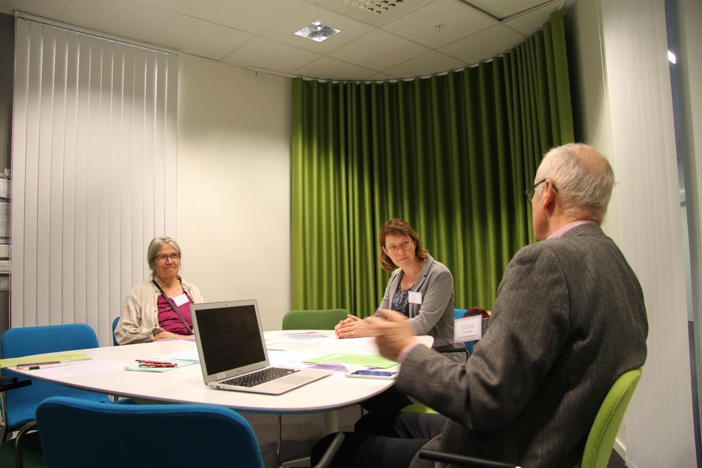AIMday bygger på små gruppdiskussioner där en fråga från den frågeställande organisationen är utgångspunkten, under en timme, med forskare och experter från