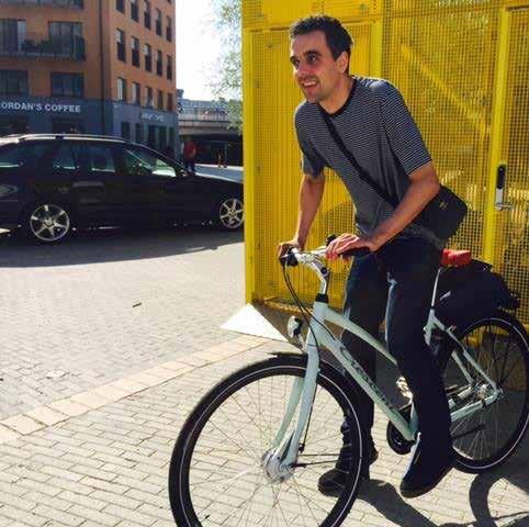 UPPMUNTRA HÅLLBARA RESVANOR DELSTRATEGI TRANSPORT - MJUKA BETEENDEÖRÄNDRINGAR OCH HÅLLBARA PARKERINGSLÖSNINGAR BETEENDEPÅVERKAN ÖR HÅLLBART RESANDE I takt med att vi blir fler i Haninge stad blir vi