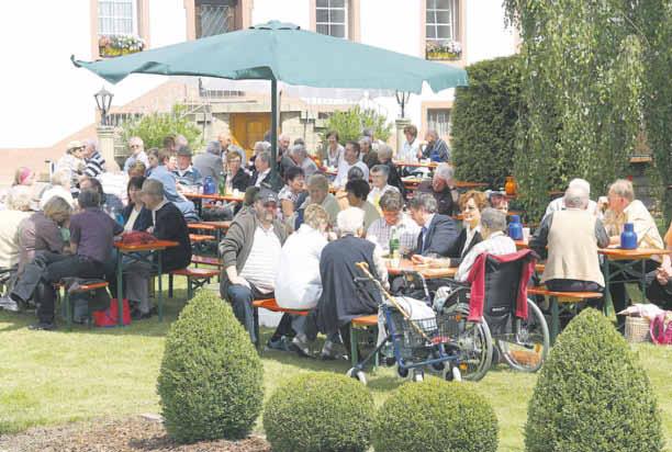 Wolfstein - 3 - Ausgabe 23/2012 Seniorennachmittag auf dem Ingweilerhof Einladung Die Familie Schönbeck und ihre Mitarbeiter laden alle Senioren der Gemeinden Reipoltskirchen, Nußbach,