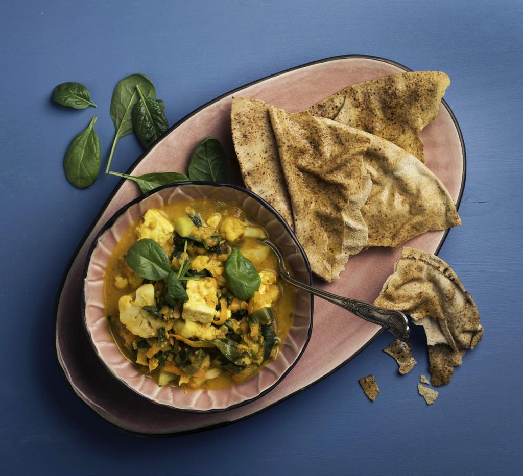 dag 2 vego Daal Paneer med vitlöksnaan VECKANS SNABBA ½ PURJOLÖK 200 G MORÖTTER, 2-3 ST 3 VITLÖKSKLYFTOR 1 MSK NEUTRAL OLJA 1 MSK SPISKUMMIN 2 TSK GURKMEJA 1 TSK KARDEMUMMA 1 TSK SAMBAL OELEK 1 FP