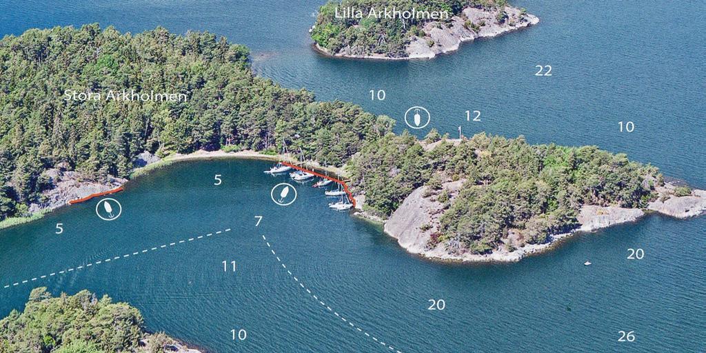 Inger och Kjell på Cobra På skepparmötet beslutas om en ny rutt. Vi ska avgå kl. 08,00 söderut.. 2 juli Nynäshamn Torö Vi kastar loss från bryggan 7,45, efter fyra nätter i hamn.