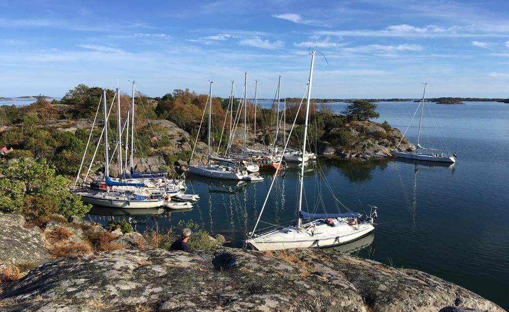 Seglingen söderut 10 juli Broken Marö Är det tisdag? Jag var tvungen att kolla i almanackan. Jag blir helt vill på dagarna. Jag vaknar före 06,30, allt är lugnt och stilla.