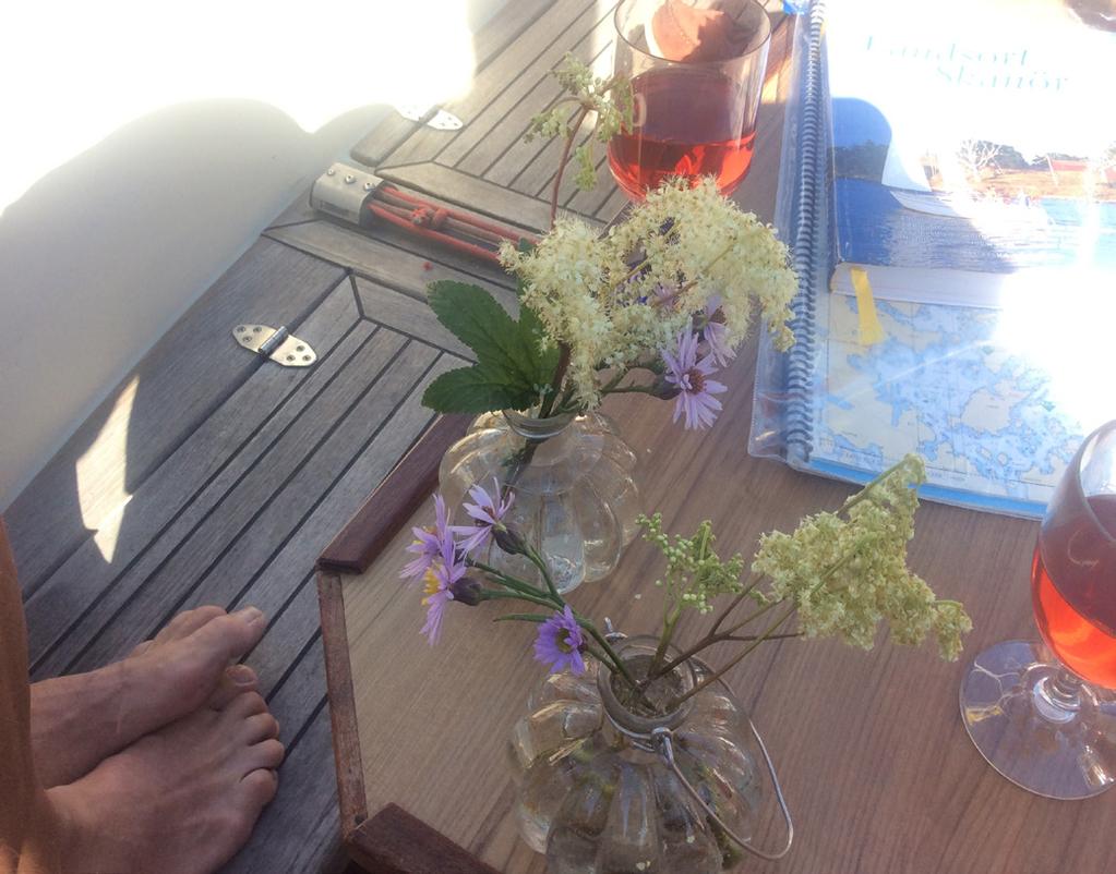 Karin och Dan på Sadiki 14 juli Valdemarsvik - Trässö Jag vaknar upp till ännu en strålande morgon. Det är redan 23 grader men det har utlovats 28-30 grader.