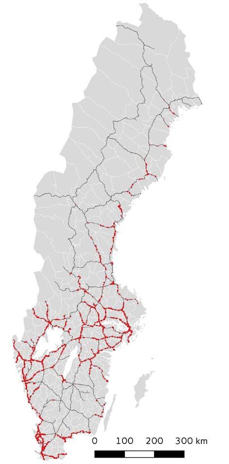 Figur 2: Karta över Sverige som visar järnvägsstråk med risk för vibrationer. Röd färg indikerar att nivåer över 0,7 mm/s vägd RMS kan förekomma. 4.6.